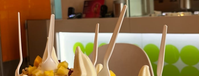 Pinkberry is one of Sarahさんのお気に入りスポット.
