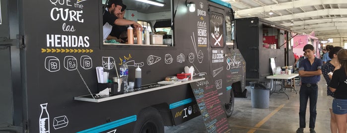 The Food Truck Palooza is one of Lugares favoritos de Lau.