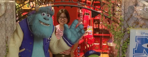 Disney Store is one of Rodneyさんのお気に入りスポット.