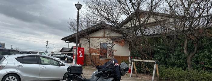 道の駅 井波 (いなみ木彫りの里 創遊館) is one of 裸婦像のある場所.