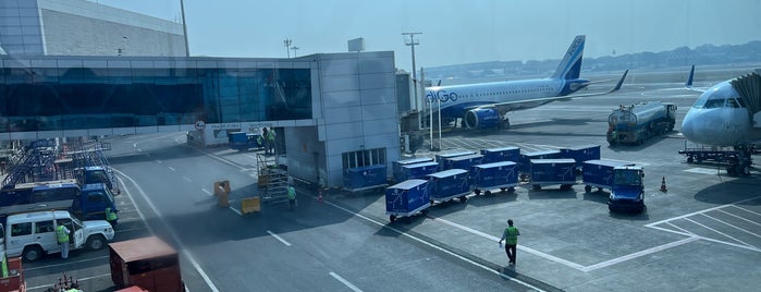 Terminal 1 is one of Aeroporto.