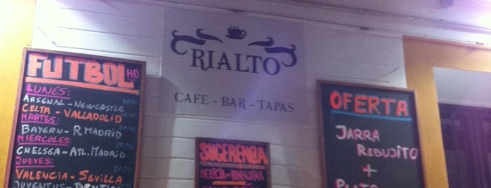 Rialto Cafe Bar Tapas is one of Sevilla.