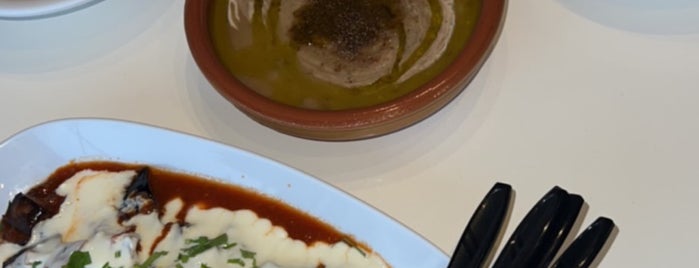 Hummus Refi is one of جدة.