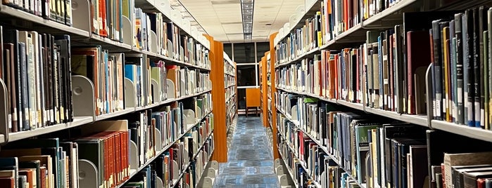 Broward Community College Public Library is one of Ya es hora-Libera Tu Voz.