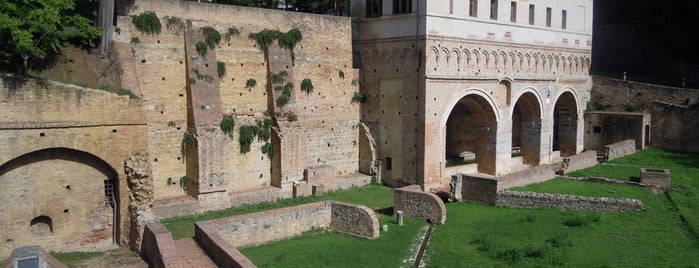 Fonti di Pescaia Guesthouse is one of Siena open air.