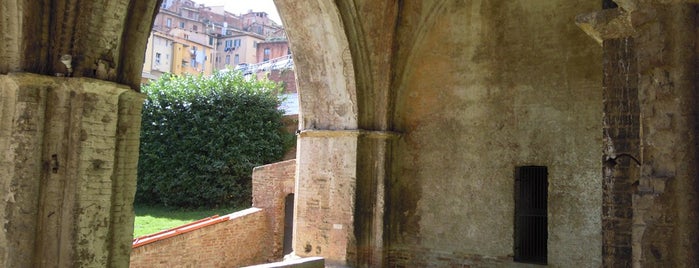 Fonte Nuova d'Ovile is one of Siena open air.