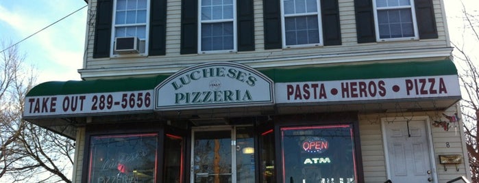 Luchese's Pizzeria is one of Tempat yang Disukai Carl.