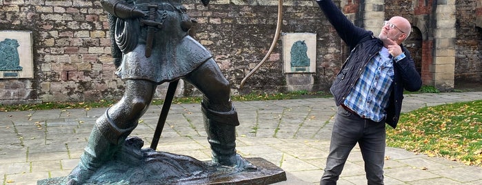 Robin Hood Statue is one of Lieux qui ont plu à Carl.