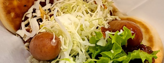 MOS Burger is one of 立川の夕方.