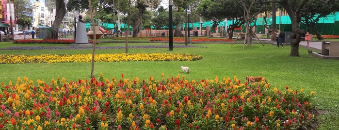 Parque Kennedy is one of สถานที่ที่ Mariya ถูกใจ.