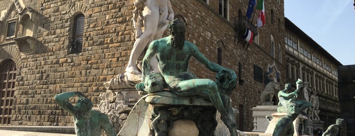 Piazza della Signoria is one of Posti che sono piaciuti a Mariya.