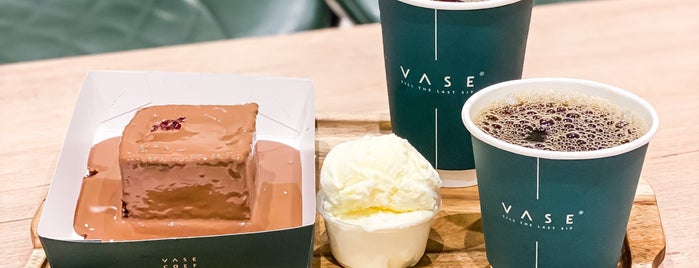 Vase Cafe is one of Bakeries.