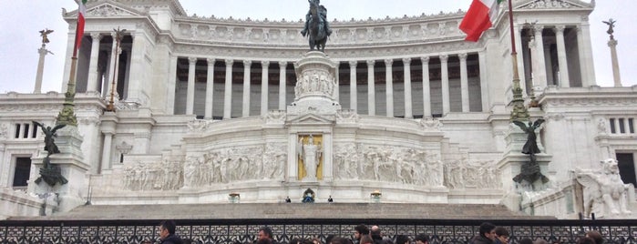 Plaza del Capitolio is one of Kas jāredz Romā.