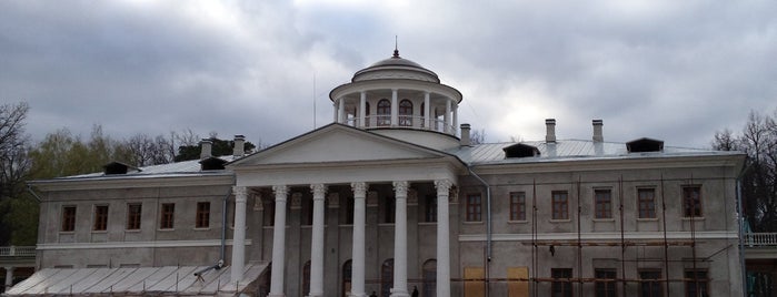 Музей-усадьба «Остафьево» is one of สถานที่ที่ Olga ถูกใจ.