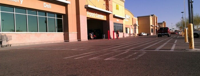 Walmart Supercenter is one of Tempat yang Disukai Joe.