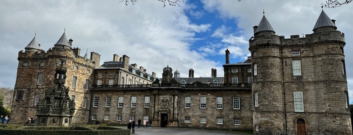 Palace of Holyroodhouse is one of Locais curtidos por Tyler.