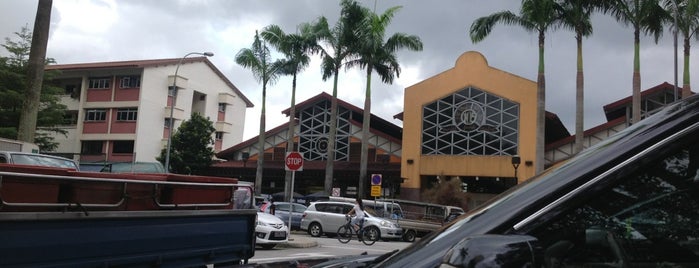Chong Pang Market & Food Centre is one of Food/Hawker Centre Trail Singapore.