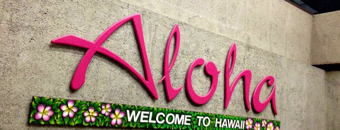 Aeroporto Internazionale di Honolulu (HNL) is one of Posti che sono piaciuti a Nathan.