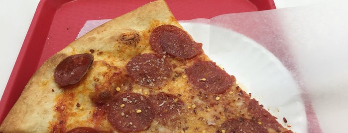 Little Italy Pizza is one of Tempat yang Disukai Karen.