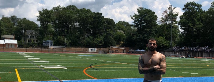 Yorktown High School Soccer Field (Greenbrier Park) is one of สถานที่ที่ mike ถูกใจ.