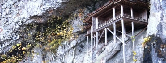 三徳山三佛寺 投入堂 is one of 中国三十三観音霊場/Chugoku 33 Kannon Pilgrimage Sites.