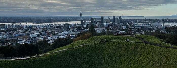 Cima del Monte Eden is one of Auckland.