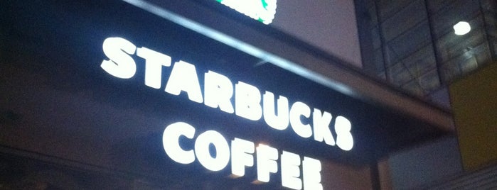 Starbucks is one of lugares.