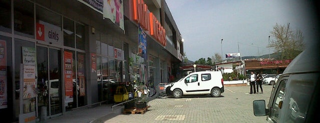 Migros is one of Tempat yang Disukai Ayhan.