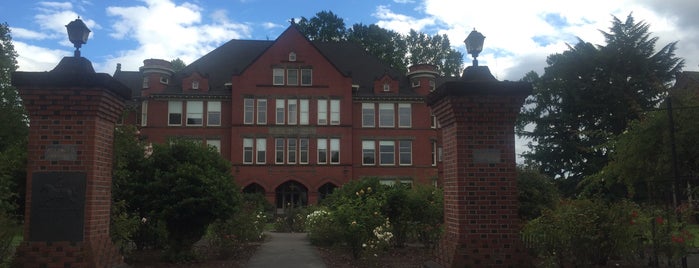 Eaton Hall is one of Willamette University.