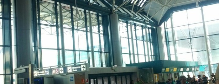 Flughafen Rom-Fiumicino (FCO) is one of Orte, die Vicky gefallen.