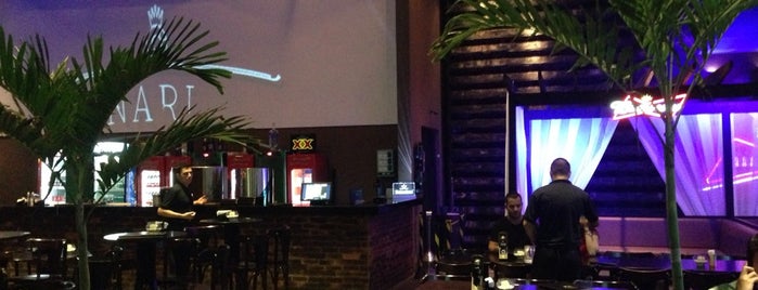 Cenarium Lounge Bar is one of Flor'un Beğendiği Mekanlar.