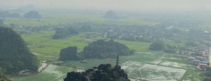 Núi Ngoạ Long (Lying Dragon Mountain) is one of Ninh Binh.