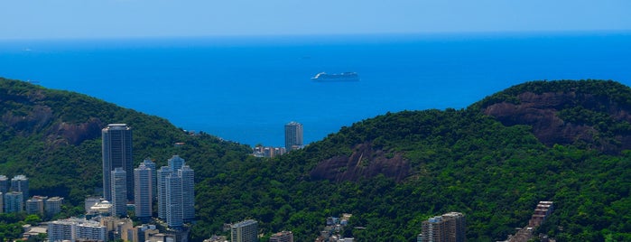 Mirante Dona Marta is one of สถานที่ที่ Alexandre ถูกใจ.