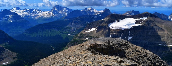 Lake Josephine is one of Banff, Jasper & Glacier National Park 🏔.