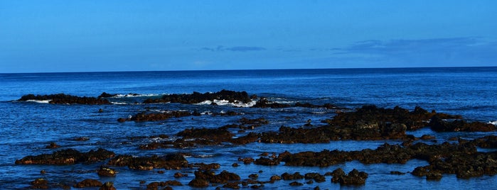 Mauna Kea Beach is one of Hawaii Honeymoon spots.