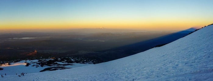 Summit of Mt. Adams (12,280 Ft) is one of David'in Kaydettiği Mekanlar.