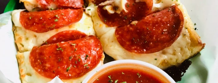 Pizza Schmizza is one of Posti che sono piaciuti a Justen.