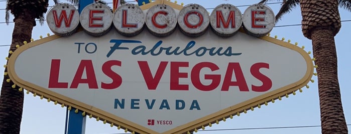 Welcome To Fabulous Las Vegas Sign is one of Tempat yang Disukai Laura.