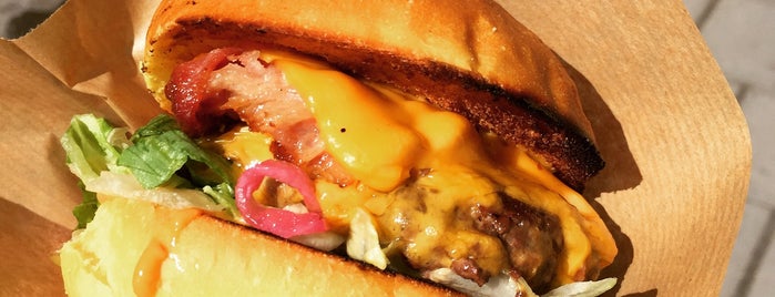 Gnarly Burger is one of Locais curtidos por Henrik.