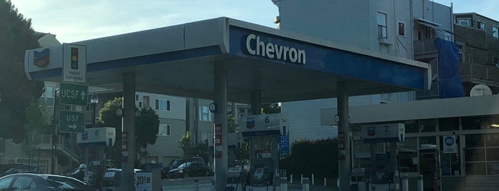 Chevron is one of Lugares favoritos de Bradley.
