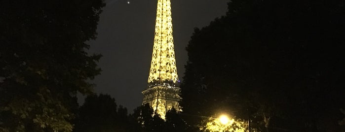 Eiffelturm is one of Orte, die Lamia gefallen.