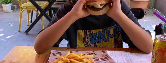 Beef Burger is one of Bursanın EN mekanları.