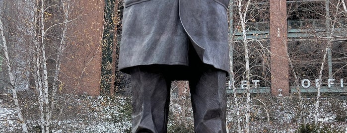 Vincent T. (Vince) Lombardi Statue is one of Historical Sports Venues.