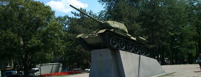 Пам'ятник генералу Ю. Г. Пушкіну / General Pushkin monument is one of สถานที่ที่ Aleksandra ถูกใจ.