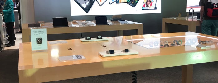 Apple Shop is one of Vitoさんのお気に入りスポット.