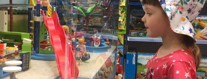 Toys"R"Us is one of Kriss'in Beğendiği Mekanlar.