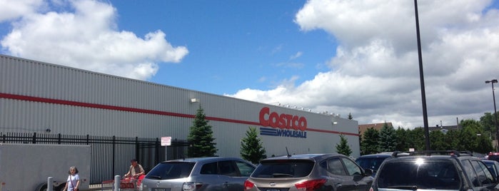 Costco is one of Stéphanさんのお気に入りスポット.