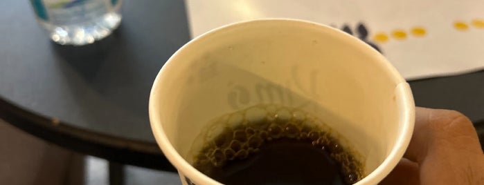 Kim’s Coffee is one of Jeddah.