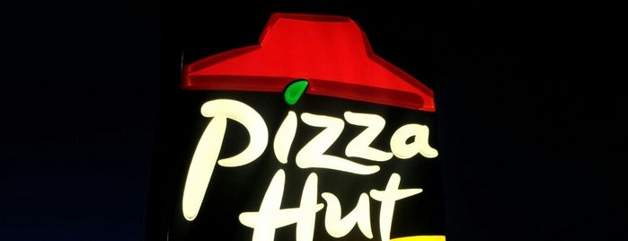 Pizza Hut is one of DaSHさんのお気に入りスポット.