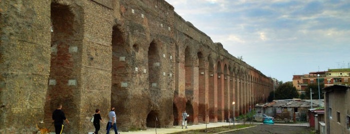 Acquedotto Alessandrino is one of Roma, Italy.